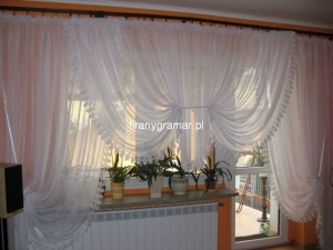 Firany do salonu na okno balkonowe z woalu kreszowanego obszyte gipiurą w całości 350/240 cm h nr 8