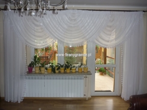 Firany do salonu, Trzy draperie z szalami z woalu kreszowanego z gipiurą 320/240 cm h